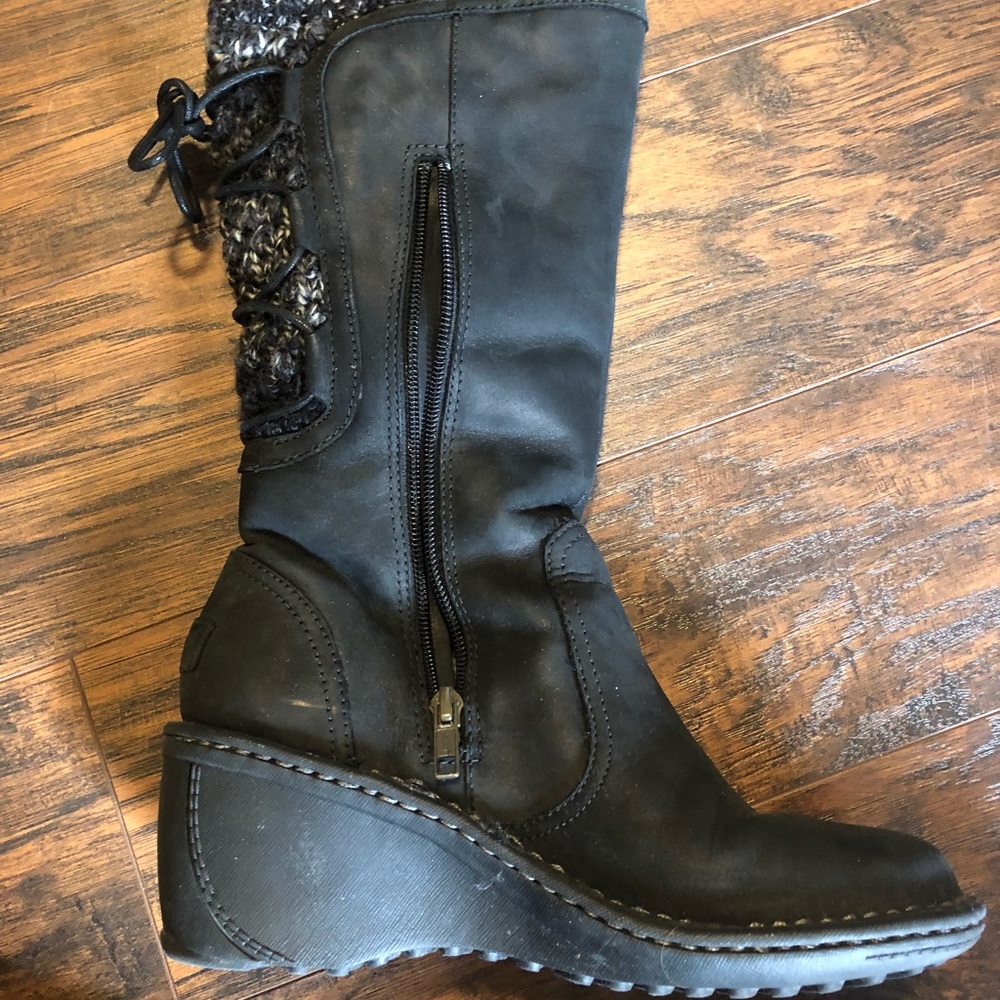 Ugg Boots - Picture 3 of 6